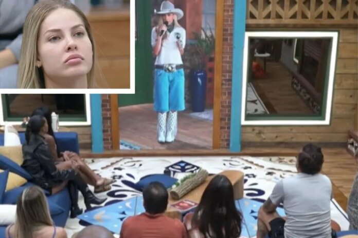 Saory leva esporro de Adriane Galisteu