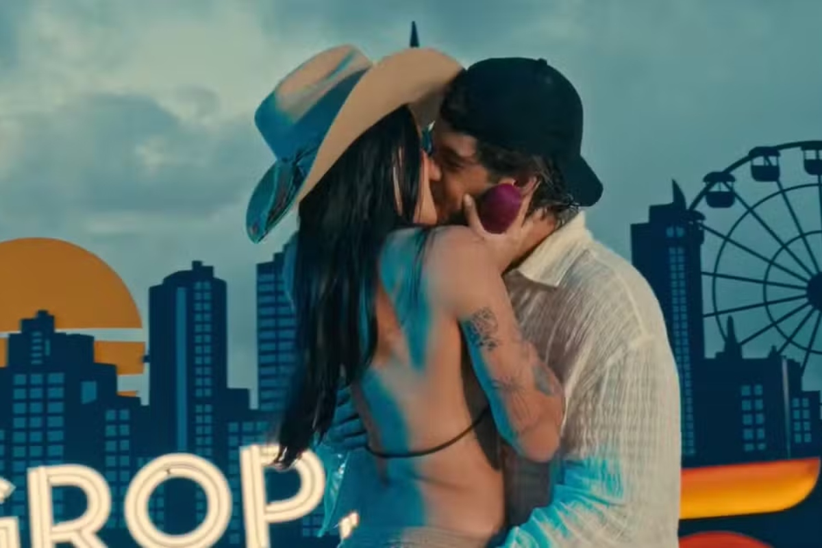 Beijo de Ana Castela e Zé Felipe