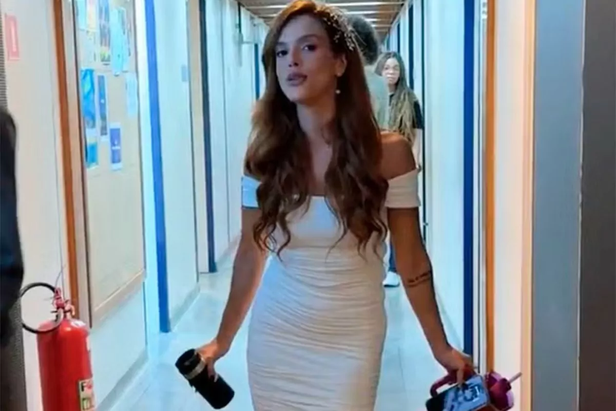 Giovanna Lancellotti mostra o vestido de noiva de Kami em Dona de Mim