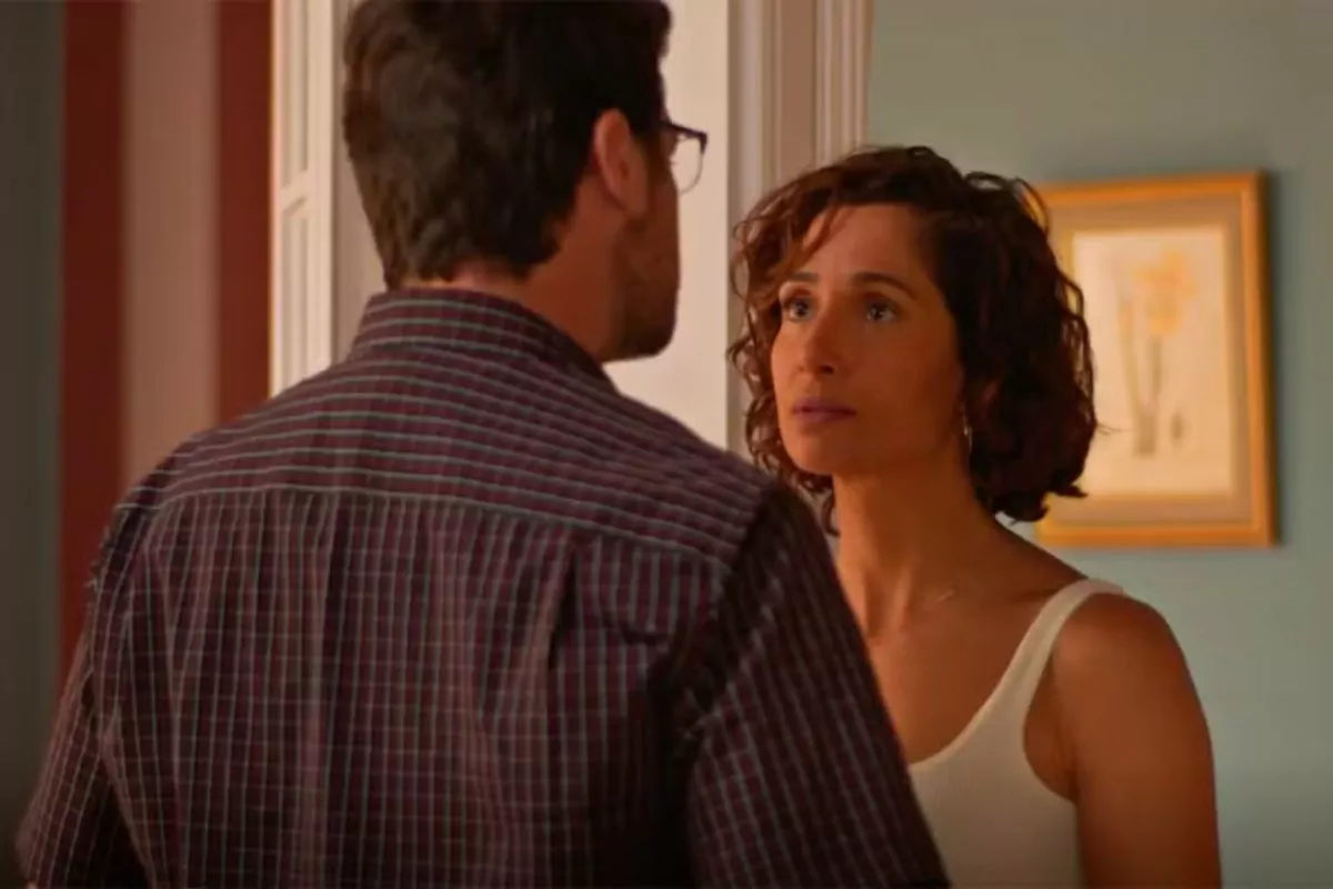 Hudson questiona Ellen se ela quer mesmo ficar com Sofia sem dinheiro em Dona de Mim