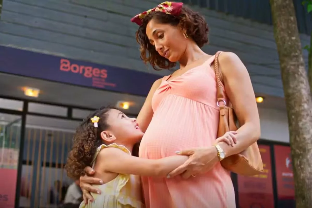 Ellen leva Sofia para aplicar golpe com ela em Dona de Mim