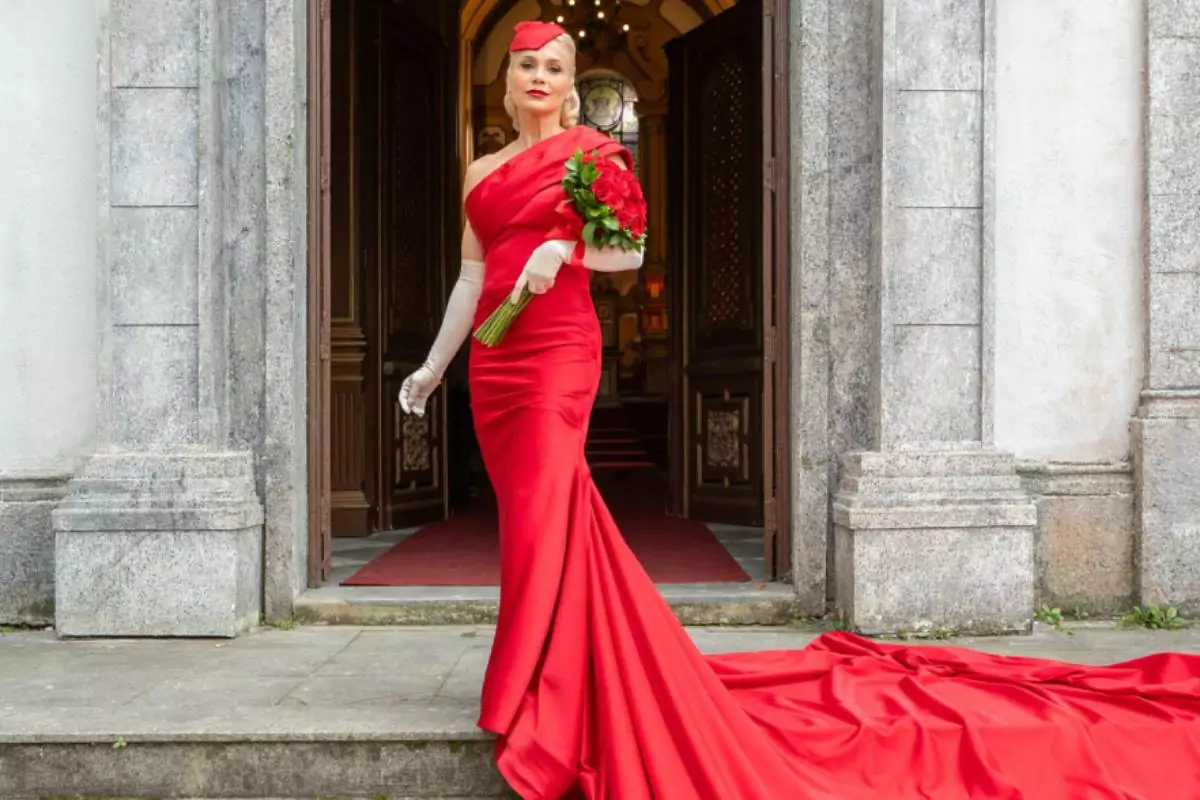 Sandra (Flávia Alessandra) em