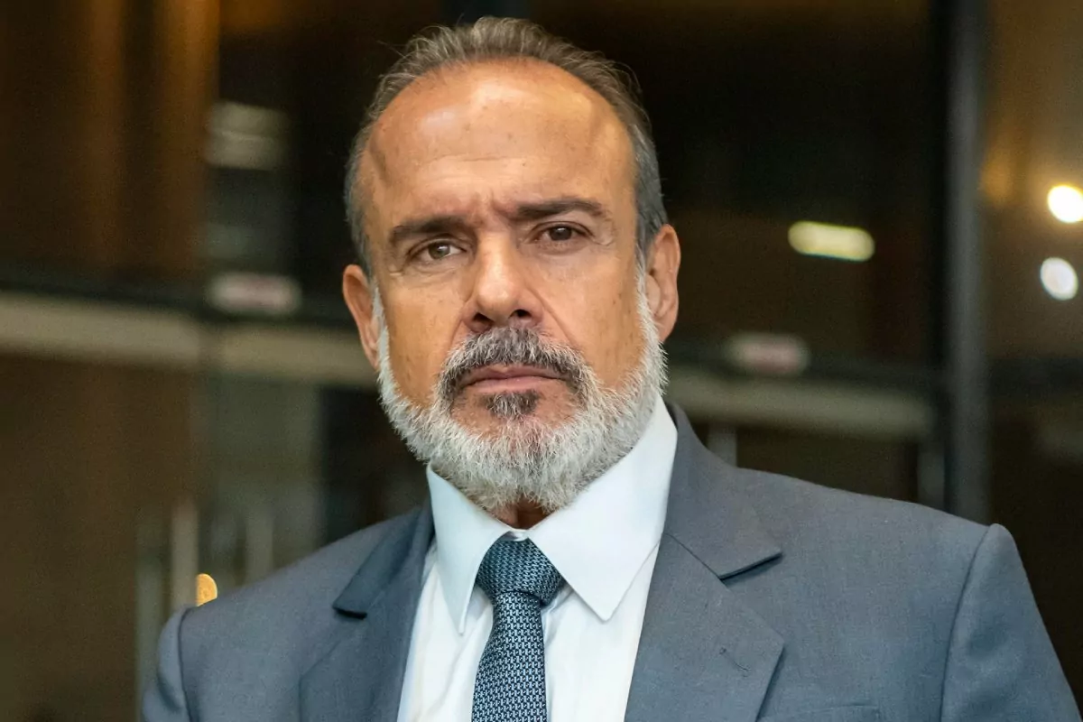 Delegado Jairo (Andre Mattos) em Três Graças