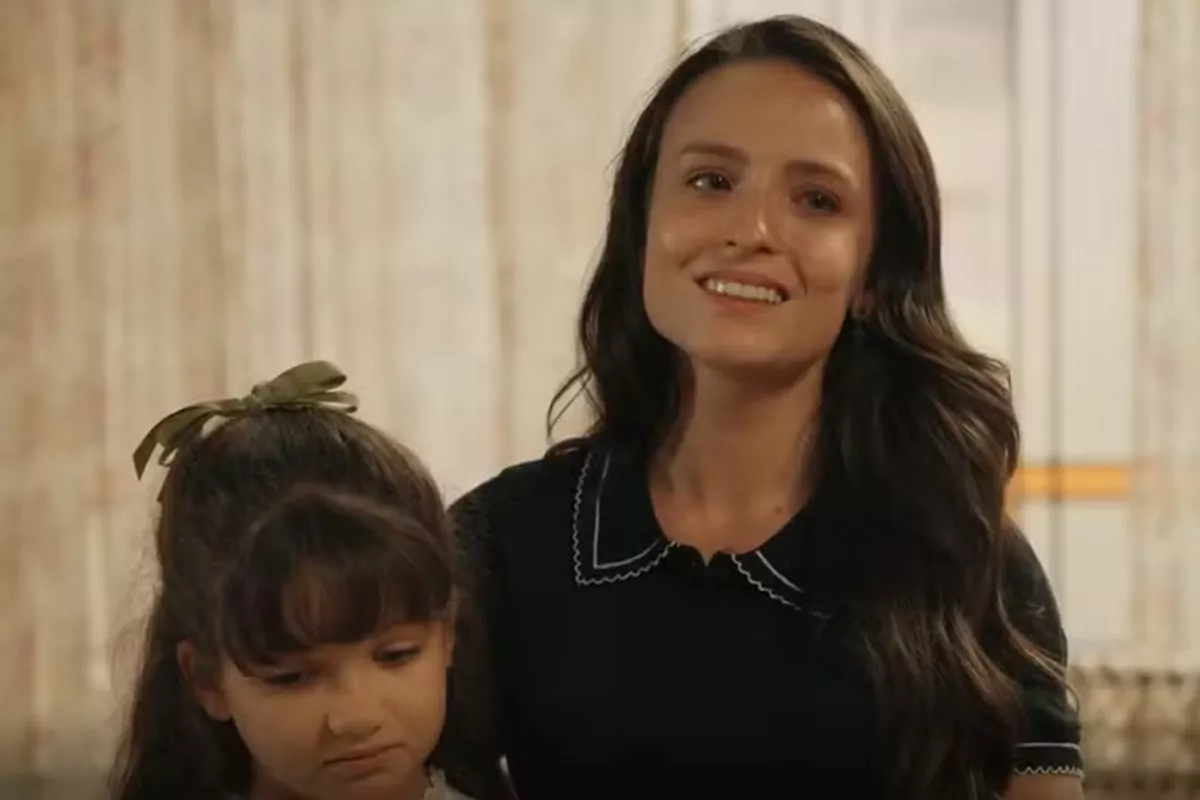 Estela (Larissa Manoela) em Êta Mundo Melhor