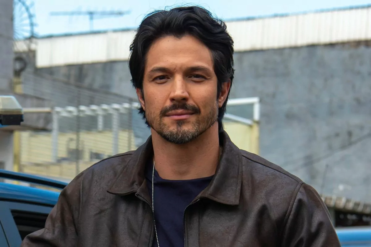 Paulinho (Romulo Estrela) em Três Graças