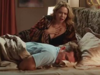 Alaorzinho (Daniel de Oliveira) pega no sono com erva dada por Zilá (Leandra Leal) em