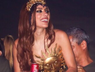 anitta curtindo carnaval do rio de janeiro na sapucaí
