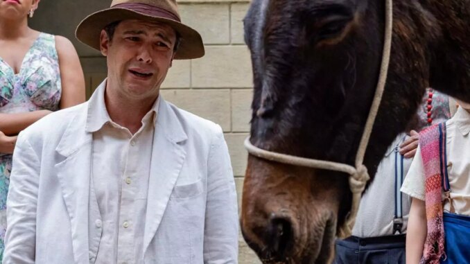 Candinho (Sergio Guizé) chorando por Policarpo em 