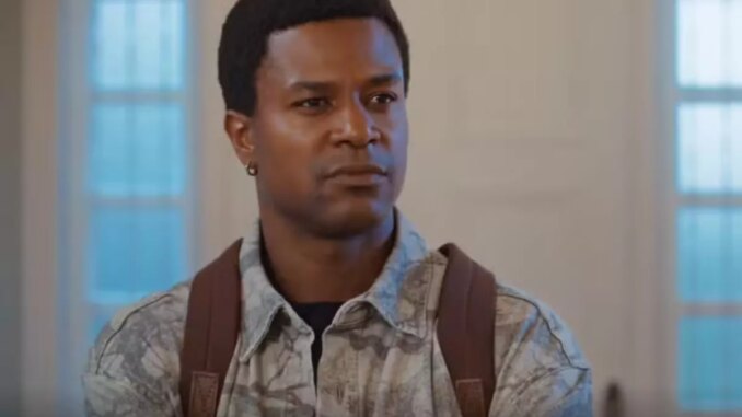 Leandro (David Junior) confronta os Amaral em 