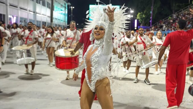 Viviane Araújo no ensaio técnico do Salgueiro na Sapucaí