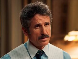 Ernesto (Eriberto Leão) fica abismado com visita de Simbá (Arthur Yera) em