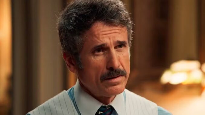 Ernesto (Eriberto Leão) fica abismado com visita de Simbá (Arthur Yera) em 