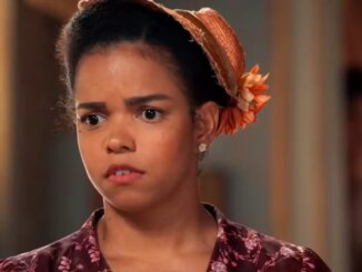 Dita (Jeniffer Nascimento) se choca com notícia de gravidez de Zulma (Heloisa Périssé) em Êta Mundo Melhor