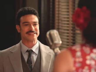 Lourival Piseli (Sérgio Malheiros) tem ideia para substituir Dita (Jeniffer Nascimento) em Êta Mundo Melhor