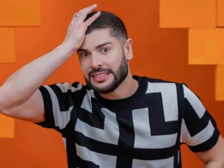 Marcelo posando para o paredão do BBB 26