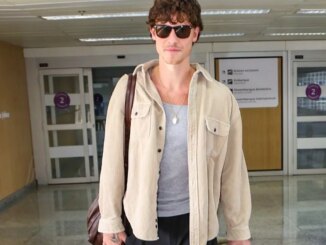Shawn Mendes desembarcando no aeroporto do Galeão, no Rio de Janeiro