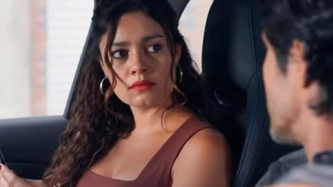 Gerluce (Sophie Charlotte) fica em choque ao ter mentira descoberta por Paulinho (Romulo Estrela) em Três Graças