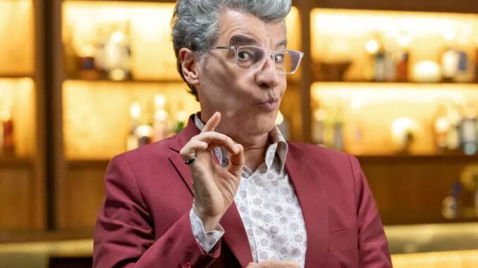 Téo Pereira (Paulo Betti) de Império, em Três Graças