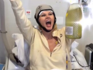 val marchiori comemorando fim da quimioterapia