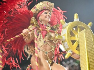 Viviane Araújo chega para desfilar pelo Salgueiro