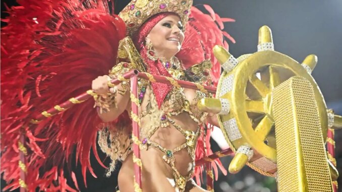 Viviane Araújo chega para desfilar pelo Salgueiro